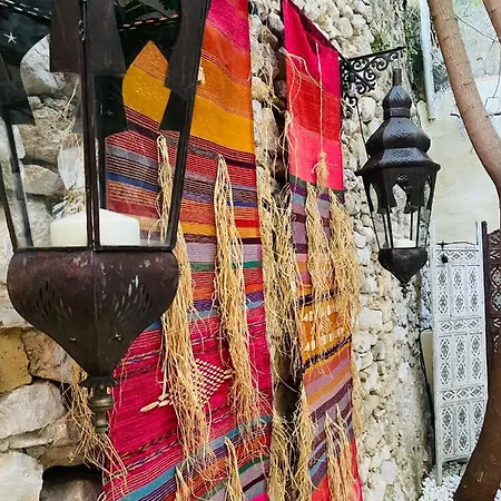 Le Petit Palais Hors Du Temps * Collias