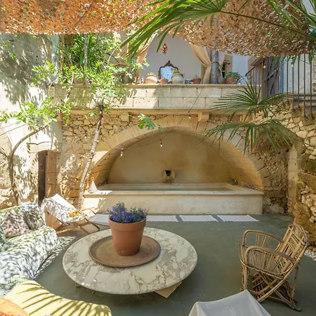 Le Petit Palais Hors Du Temps Holiday home