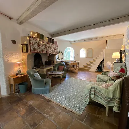 Holiday home Le Petit Palais Hors Du Temps Collias