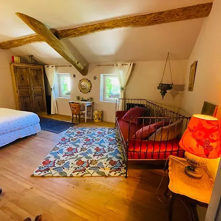 Le Petit Palais Hors Du Temps Collias