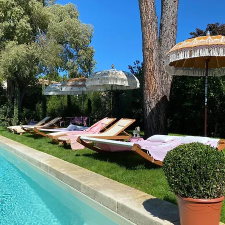 Le Petit Palais Hors Du Temps Holiday home Collias
