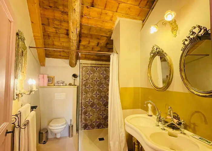 Le Petit Palais Hors Du Temps * Collias